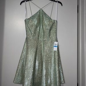 NEW Junior’s Glitter-Knit mini Dress 👗 in size 9/10 US
